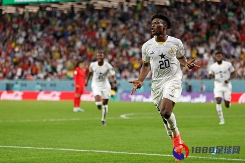 加纳暂3-2韩国，这是加纳在世界杯历史上第一次单场打进3球